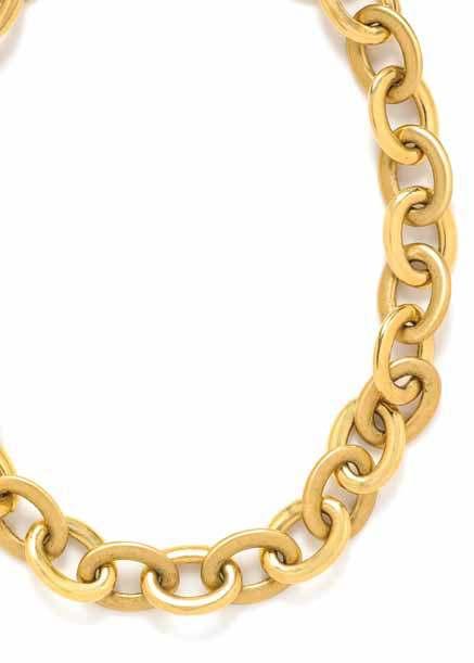 463 461 462 461 an 18 Karat Yellow Gold link necklace, Roberto coin, consisting of alternating polished and matte finish oval links with three removable links for sizing, one link containing one