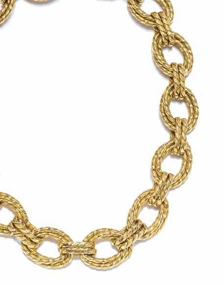 106 105 107 105 a Yellow Gold oval link necklace, Italian, consisting of textured rope motif triple twisted oval links joined by double oval links. Stamp: CIT ITALY 14Kt. 63.20 dwts.