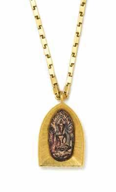 192 193 194 195 192 a High Karat Yellow Gold and Hardstone Buddha amulet on High Karat chain, the pendant with polished and radially brushed finish, suspended from the matte finish fancy link chain.