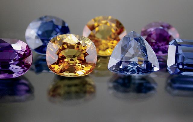stones purchased over the Internet as heated natural sapphires (figure 24).