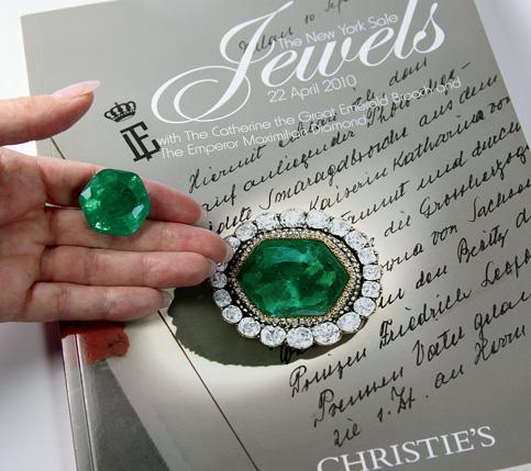Photo by C. R. Beesley. Soon after, Christie s announced the sale of a 60+ ct Colombian emerald brooch that belonged to Russia s Catherine the Great in the 18th century.