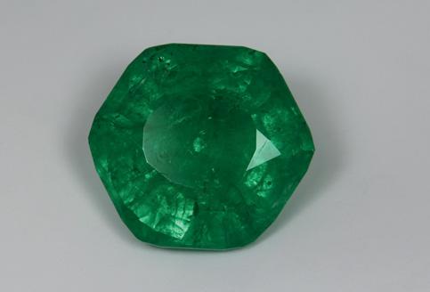 Great Emerald (figures 14 and 15). After three days of meticulous recutting by Ken Blount of Nassi & Sons, in New York City, the recut gem weighed 64.