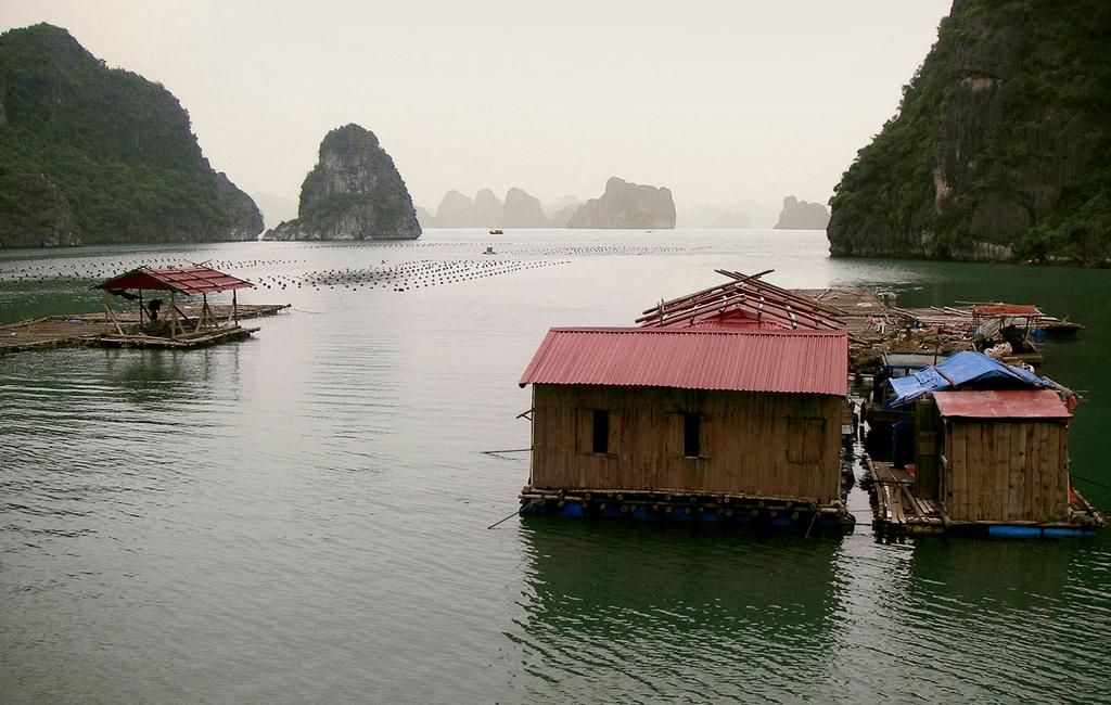 Figure 48. This akoya cultured pearl farm is located at Ha Long Bay in northeastern Vietnam. Photo by Christoph Hauzenberger. ERRATA 1. The Summer 2008 GNI section (pp.