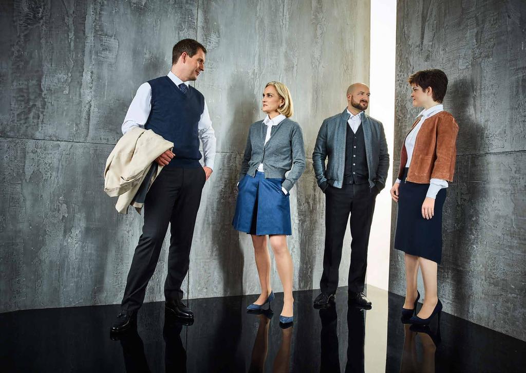 Allianz employee models from left to right: Andreas Krause shirt normal fit white, slipover navy and tie 7-fold blue, Andrea Hirzle-Yager blouse slim fit white