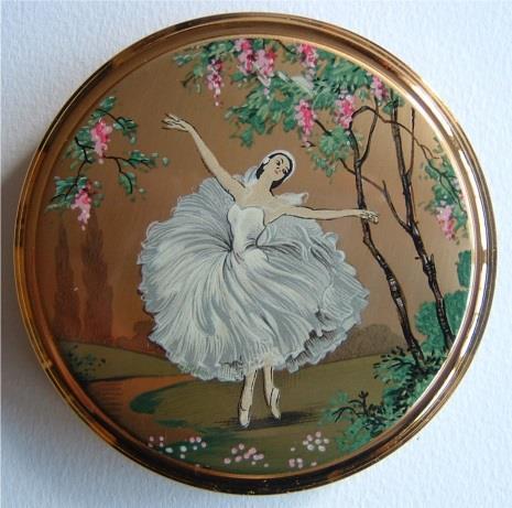 Ballerina in a romantic landscape transfer-printed onto a high shine gilt background. Lid and base slightly overhang. Textured base.