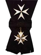Full Evening Dress Women The sash of the Order is worn over the right shoulder, overtop of the dress. Up to four breast stars may be worn on the left side.