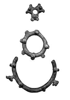 PODGORAC. IRON AGE HILLFORT KORNJET 79 Fig. 9. Bronze objects Sl. 9. Bronzani predmeti Arrow-heads of thin sheet iron, which we find in Podgorac, are very numerous in north-east Serbia.