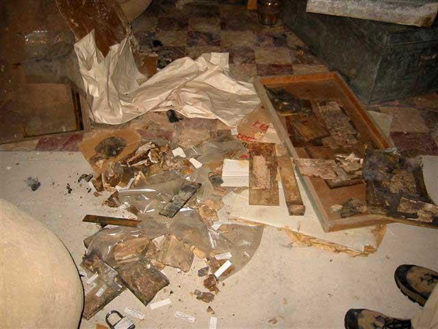 The majority of objects damaged were made of ceramics, stone and ivory. Probably the ivory objects are the most severely damaged and will present a complex conservation challenge (fig. 6).