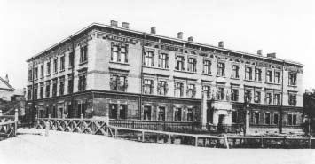 276 L. Zinkow Fig. 1. The Egyptian House in Krakow, about 1900. Author unknown.