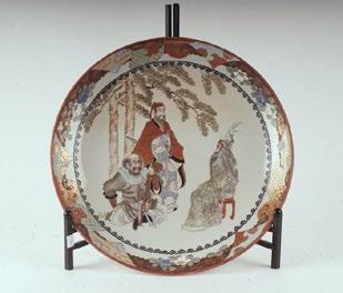 1087 FAMILLE NOIRE Ceramic bowl with Famille noire enamelled decoration of butterflies.