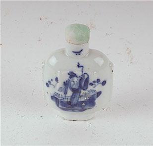 bottle decorated with a bluewhite figure in a garden. H: 7cm - 2.