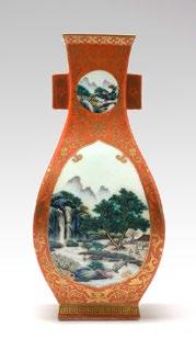 5 1025B GOURDE dans le goût de la Chine faite de céramique, à décor de poissons peints et de dragons sculptés. 12x15cm - 4.