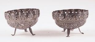 1038 ASIA Silver cup with openworked decoration of foliage, cranes and dragons, supported by a dancer. H: 15.