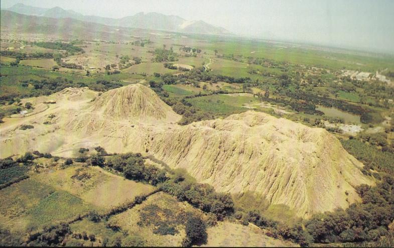 51 When the intact royal tombs of Sipán (Figures 13 and 14), located in the central part of the Lambayeque River Valley, were discovered and excavated in the late 1980s and early 1990s, particular