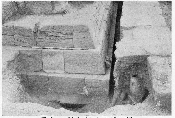 MUSEUM OF FINE ARTS BULLETIN XVI, 77 The discovery of the foundation deposit at Pyramid II On the left the "Northwest corner of the second pyramid; on the right the foundation course of the first