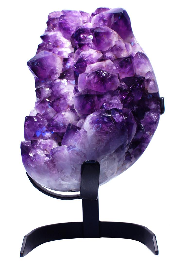 AMETHYST CLUSTER GEODE This amethyst cluster originates from the city of Ametista do Sul in the ian state of Rio Grande do Sul.