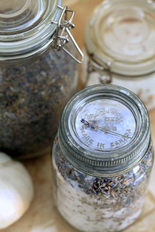 Chapter 3 TUB TIME! Easy Lavender Bath Salts... 41 Gardener's Herbal Foot Soak.