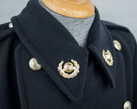 laurel wreath) Collar tips - centrally, bottom edge of badge 20mm from collar step