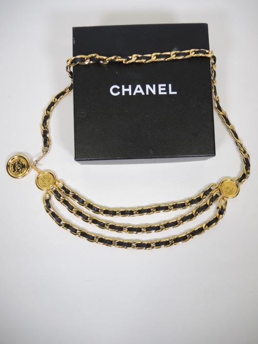 CHANEL 1994 Rue Cambon Chain Belt Size M Sold in one day for $399. 10/14/17 Trends from the 1990 s are all over the runways and street styles of today s fashionistas.