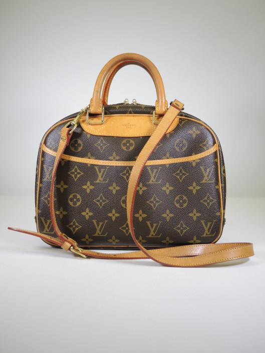 LOUIS VUITTON 2008 Deauville Cosmetic Travel Satchel Retailed for $1600, sold in one day for $599.