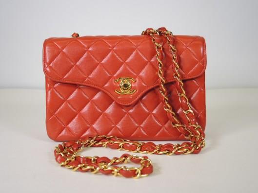 CHANEL Red Lambskin Mini Flap Bag Sold in one day for $2,000. 09/05/17 Now onto our more petite of Chanel purses.