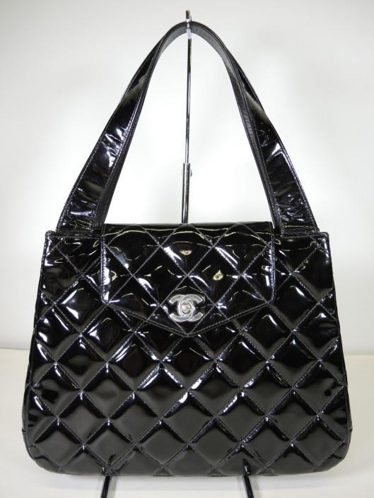 CHANEL 1996 Black Patent Tote Sold in one day for $1,000. 09/05/17 Our only silver detailed Chanel purse today is this ladylike patent tote with shoulder straps.