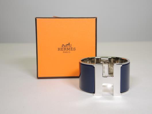 HERMÈS Navy and Silver Click H Extra Large Bracelet Retailed for $830, sold in one day for $599.