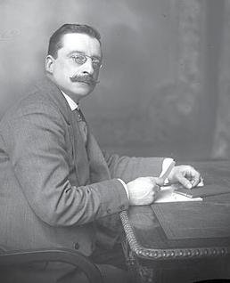 THE RISE OF SINN FÉIN Arthur Griffith Griffith was a journalist and Irish Nationalist who gained fame for his political writings and later, his political career.