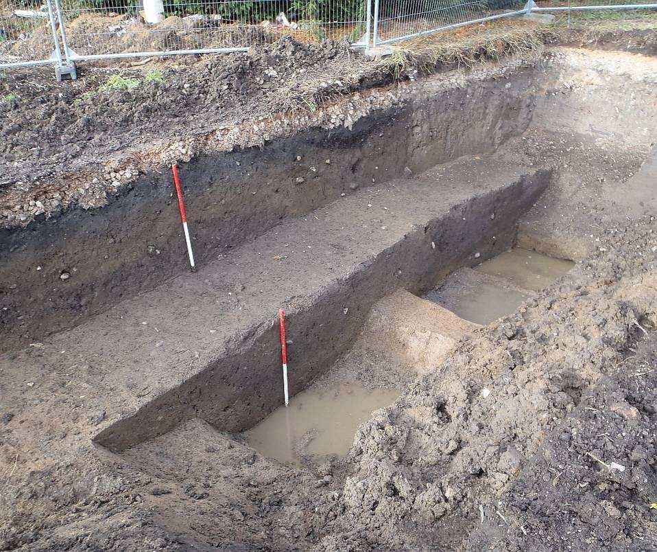 Little Chester Roman Fort, Derby, Derbyshire: Archaeological Evaluation Report 13 4.3.8 Ditch 1713 was slightly shallower than the earlier ditches.