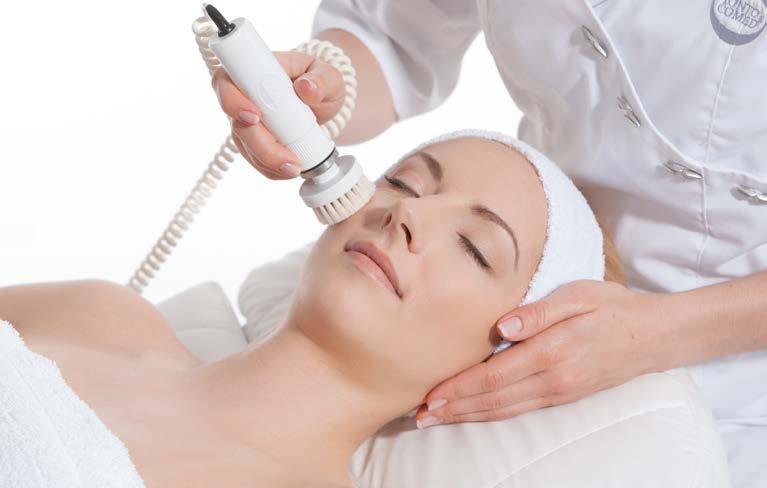 Cleaning, deep cleansing, brush massage The application of the IONTO-PEEL device is a must for preparing the skin for the following treatment. Dead skin cells of face and body are removed.