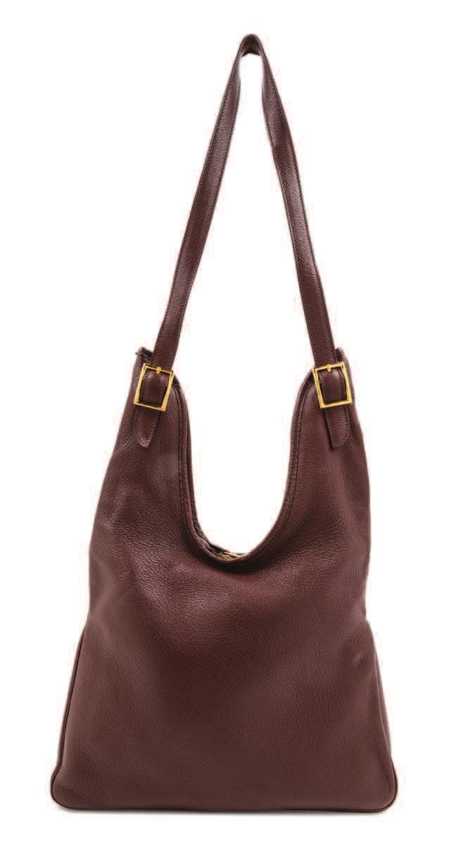 $3,500-4,500 117 115 An Hermès Brown Leather Massai Bag, 1999, with a double zipper opening, goldtone hardware, a woven linen interior and one interior zip pocket. Square C blindstamp.