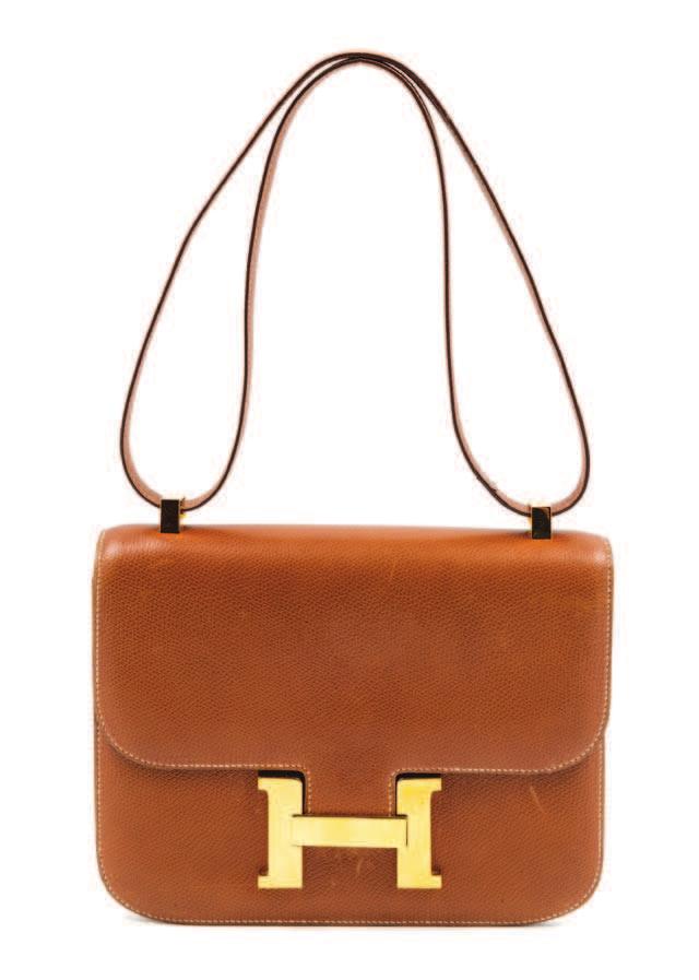 119 An Hermès 24cm Tan Constance Epsom Handbag, 1982, with goldtone hardware, a single flat shoulder strap, a magnetic closure at the front flap, contrast white stitching, Gold Agneau leather lining,