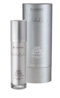 RET. 50 ml DS-110 200 ml DS-110P DAY CARE + PCM-COMPLEX DAY CARE CREAM WITH PCM-COMPLEX DAY CARE + PCM-COMPLEX supplies the skin with the unique skin regeneration formula PCM throughout the day.