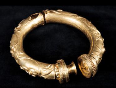 13 Fig. 5: Gold Collar (Torc), Broighter, Co. Derry, D. 18.