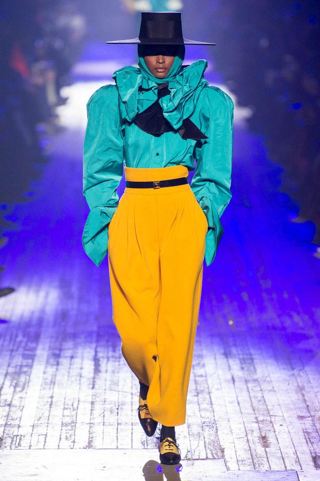 SEE CATWALK Marc Jacobs - Fall-Winter2018 - Womenswear - New York - PixelFormula The ladylike mood extended into Brooklyn, where Adam Lippes presented his latest ideas over Hibiscus flower tea and