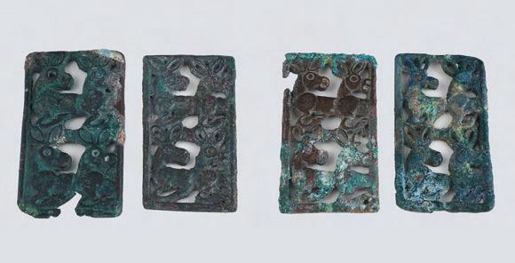 4 cm Tanenbaum 20034 AGGV 2007.005.043 62 Pair of rectangular plaques of bovines North China, 3rd 2nd century BCE Bronze, 4.1 x 6.