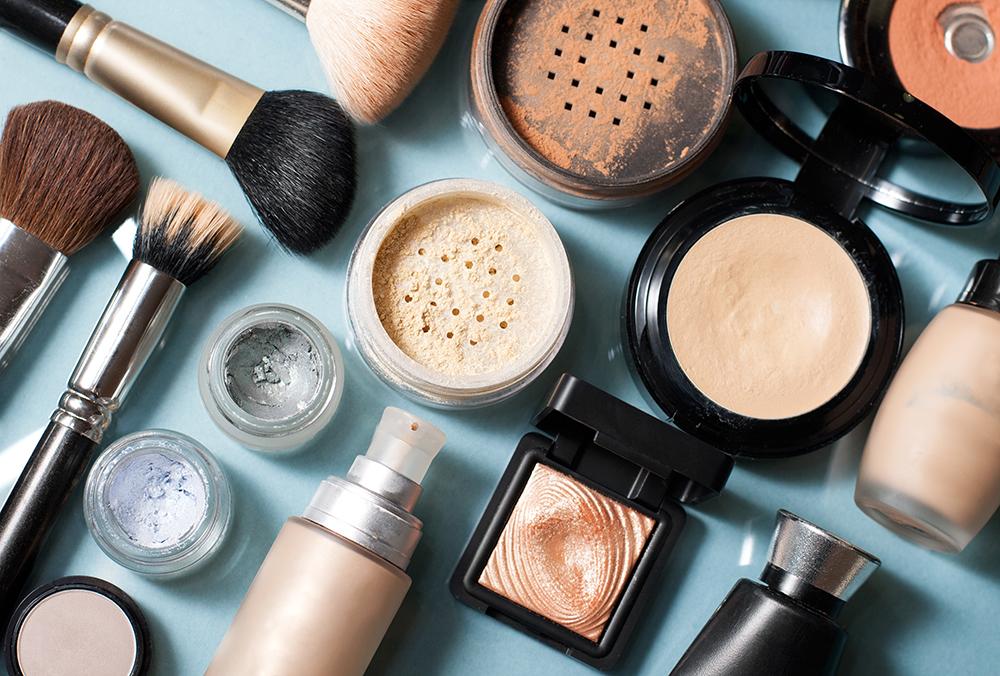 Deep Dive: Channel Shifts in US Beauty Retailing Sephora, Ulta and Amazon Carving Greater Share 1) Survey data and company results suggest that growth in the US beauty market has been polarized, with