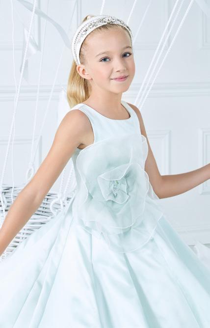 4-16 years Elegant, romantic and sophisticated, dedicated to the most refined occasions and to