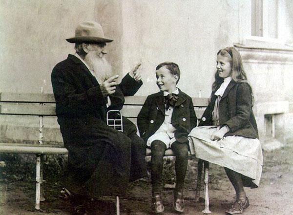 32. Leo Tolstoy telling a