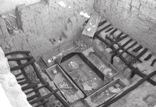 The excavation at Sipán unearthed the most sumptuous tomb ever found in the Americas; the magnificent finds have been compared to those in King Tutankhamun s tomb in Egypt.