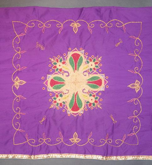 Figure 3 (left). One panel of an 8-handkerchief long Washwash textile.