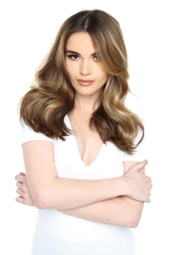 deluxe clip-ins Allowing a variety of hairstyles that are completely discreet and lightweight.