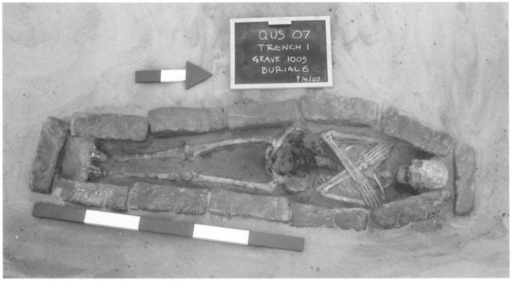78 JOANNE ROWLAND JEA 94 Fig. 6. Uncovered mud-brick coffin Gr. 1005, Trench 1. Grave 1008 Burial 9 (length: 148 cm; width: 29 cm; depth below surface: 26.4 cm): Gr.