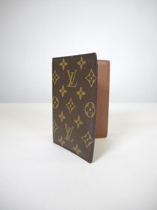 LOUIS VUITTON Slim Organizer Sold in one day for $149.