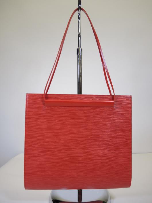 LOUIS VUITTON Red Epi Leather St. Tropez Purse Retailed for $840, sold in one day for $399. 02/25/17 Brighten up your outfits, from jeans to day dresses, with this cherry red grained leather.