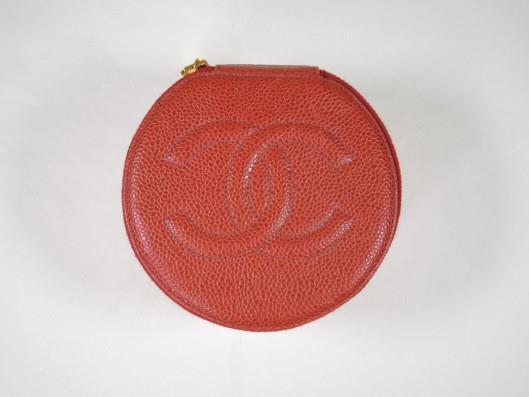 CHANEL Red Caviar Leather Jewelry Case Sold in one day for $289. 02/18/17 Keep your jewelry safe in designer style with this adorable red caviar leather case.