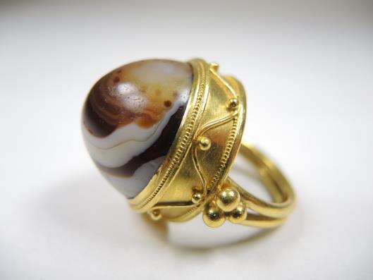 LUNA FELIX 18/22k Agate Dome Ring Size 6 1/2 Retailed for $3500, sold in one day for $2000 Make an organic statement in this second example of Luna Felix s ornate designs.