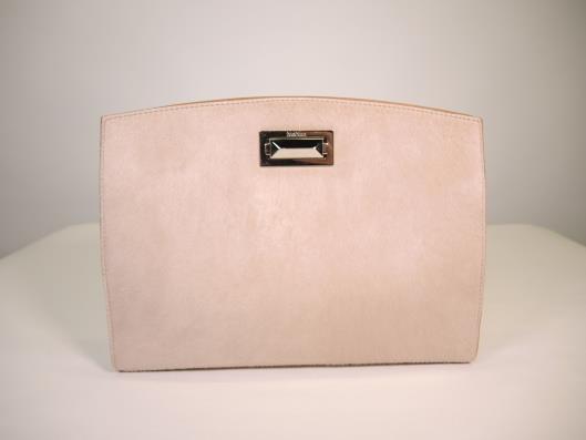 MAX MARA Blush Hollywood Oversized Clutch Retailed for $500, sold in one day for $199. 04/08/17 Another perfectly blush accessory for you this Spring.