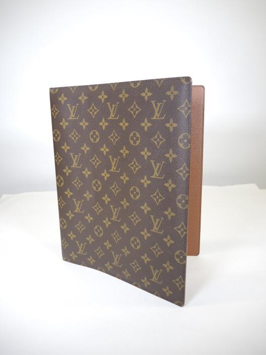 LOUIS VUITTON PORTFOLIO Sold in one day for $249. 03/25/17 Remember your ring binders from your school days?