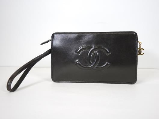 CHANEL Black Lambskin Wristlet, Circa 1997 Sold in one day for $499. 03/18/17 At 20 years old, this wristlet by Chanel is in exquisite condition.